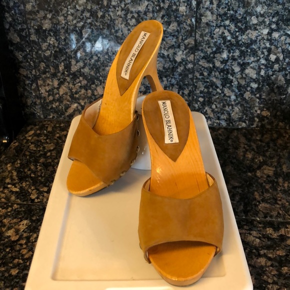 Manolo Blahnik Show Stoppers! - Picture 2 of 4